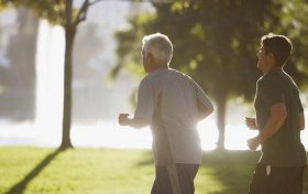 老年人冬季养生知识 - 冬季适合老年人的运动