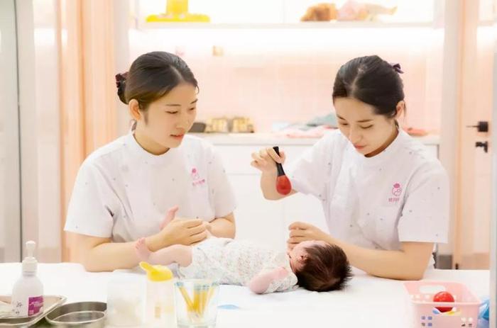 新生儿月嫂护理知识大全视频，月嫂怎么照顾产妇和婴儿