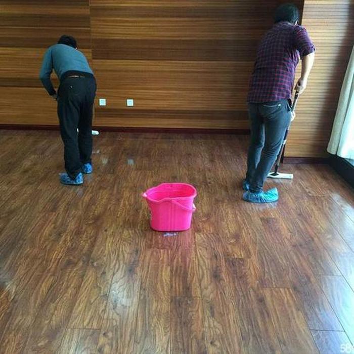 家庭地板清洁妙招，地板用什么清洁更干净