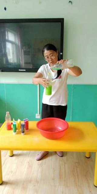 适合幼儿园的科学小实验视频 - 幼儿园关于水的科学小实验