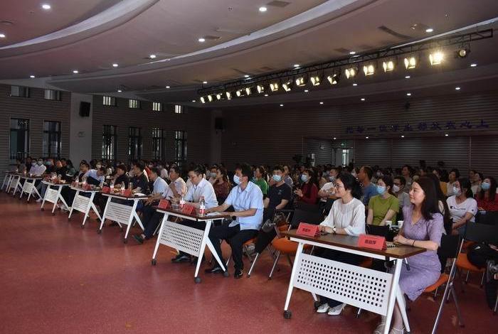 学习素养通俗易懂解释 - 学养与素养