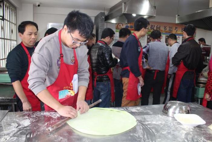 小吃技术培训（小吃技术培训市场低仿）