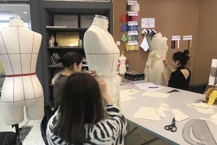 想学习服装设计去什么公司、想学服装设计哪里有学校培训