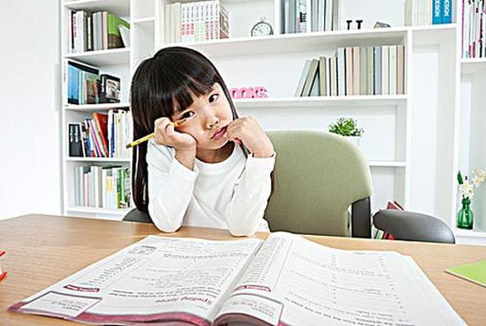 学习好吗小女孩原视频，好学的小姑娘