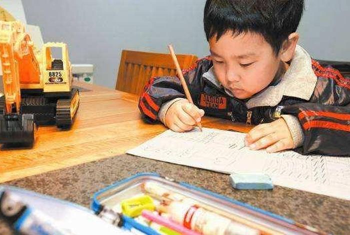 5岁男孩学习高数；五岁儿子学数学很笨怎么办