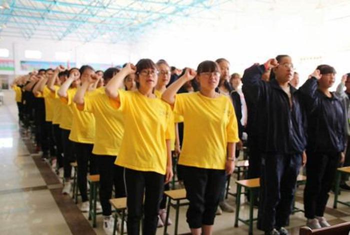 巨子学校毕业典礼；巨子中学排名