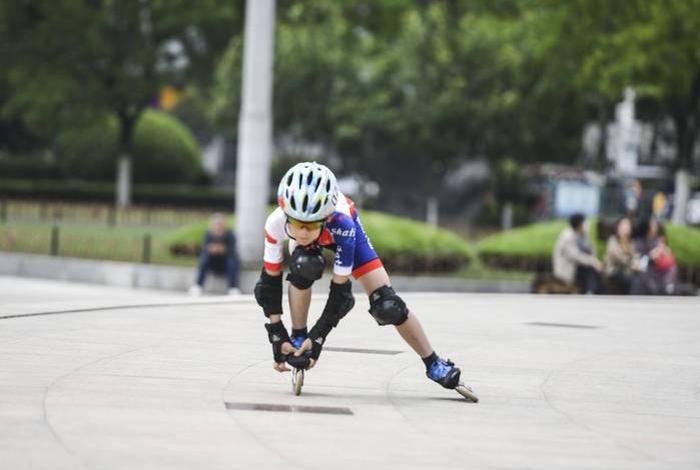 轮滑学习最佳时间、轮滑什么时候学合适