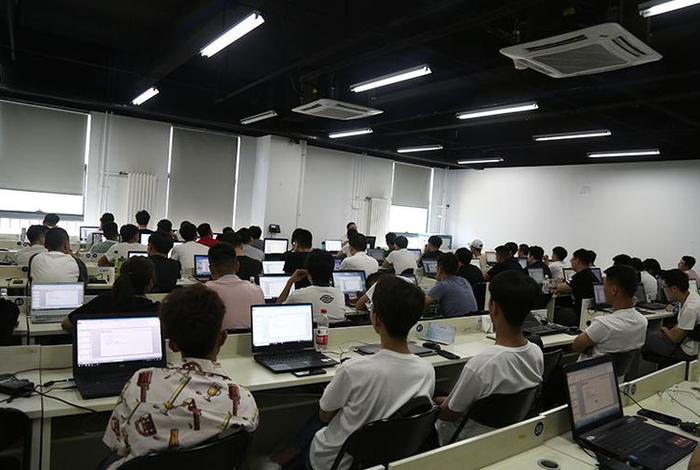 it学校培训学校哪个好（it培训学校哪家好）