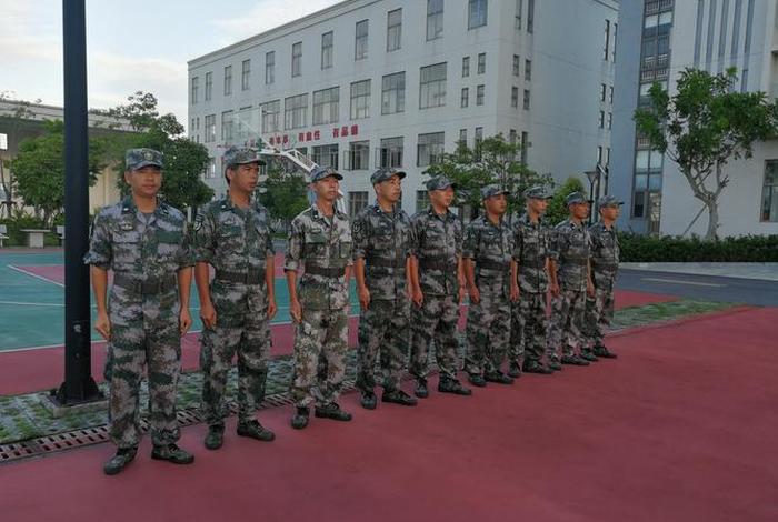 当学校教官需要什么条件（去学校当教官工资多少）