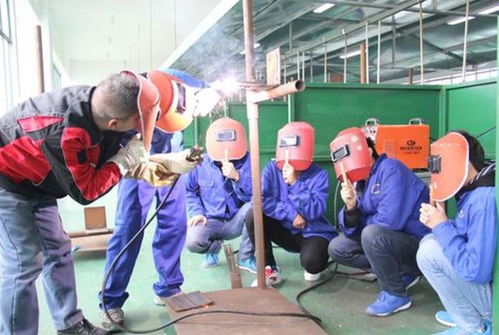 学习焊工正规学校；正规的焊工培训学校