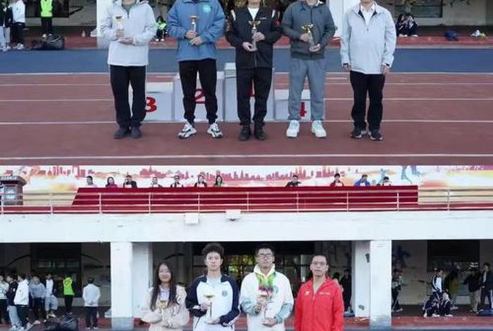 芷南学校，芷兰学校收费标准