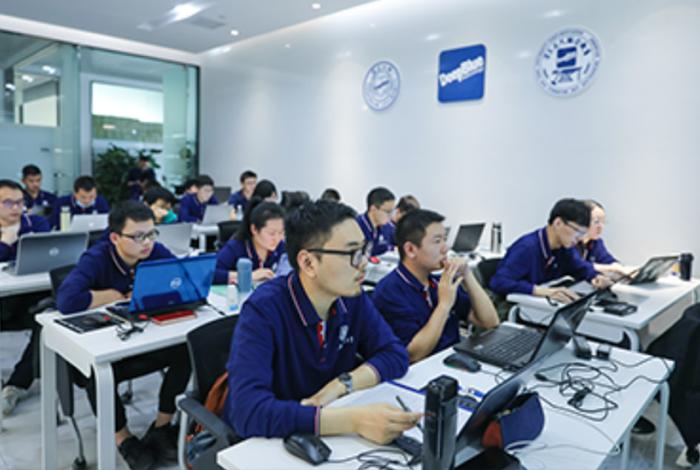 学人工智能去哪个学校；计算机培训机构哪个最好