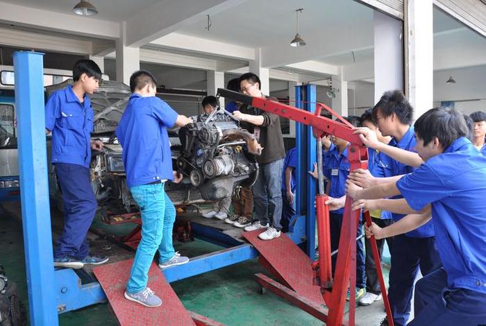 学习汽车维修去哪里好（汽车维修哪里可以学）