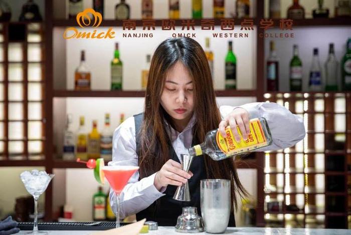 学调酒师需要多少钱 - 调酒师培训学费多少钱一个月