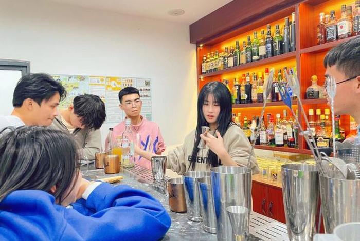 学调酒师需要多少钱 - 调酒师培训学费多少钱一个月