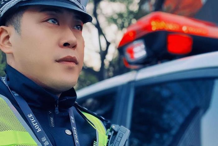 民警