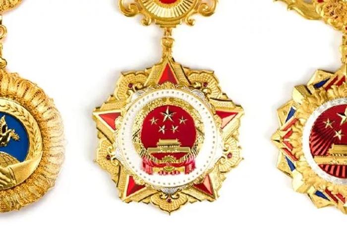 学生学习了解获得共和国徽章（学生学了解获得共和国勋章）