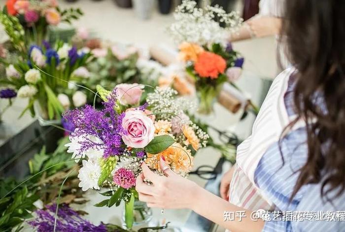 如何学插花 插花的步骤与技巧，学插花的视频教程