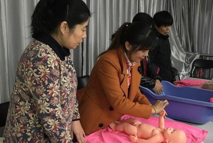 学月嫂去哪里学最正规，40岁女人学家政哪方面好