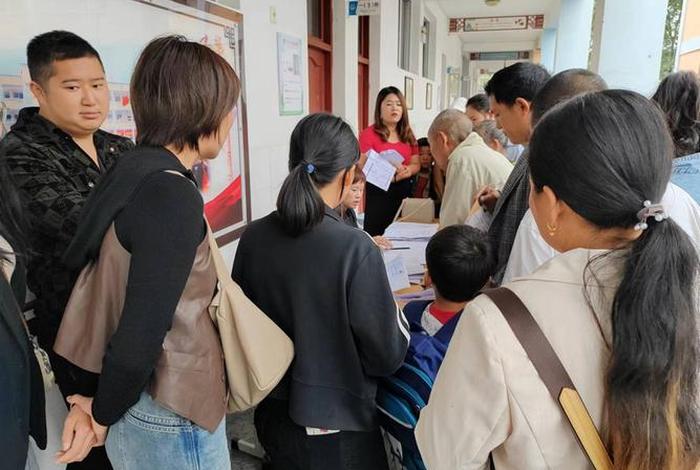 去学校咨询图片（去一个学校应该怎么咨询）