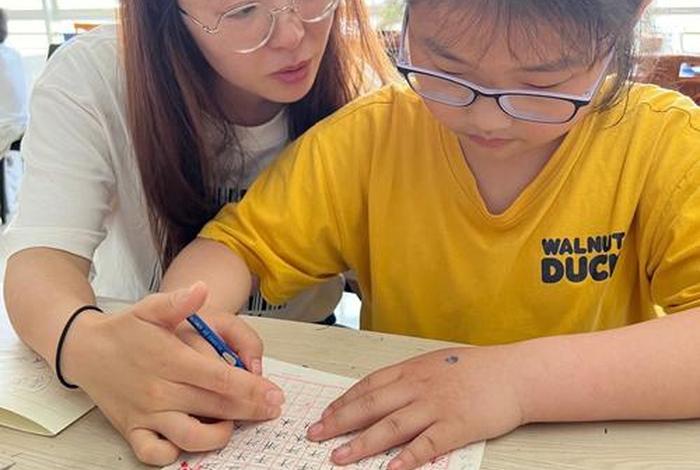 学硬笔书法对孩子有什么好处、学硬笔对孩子有啥好处