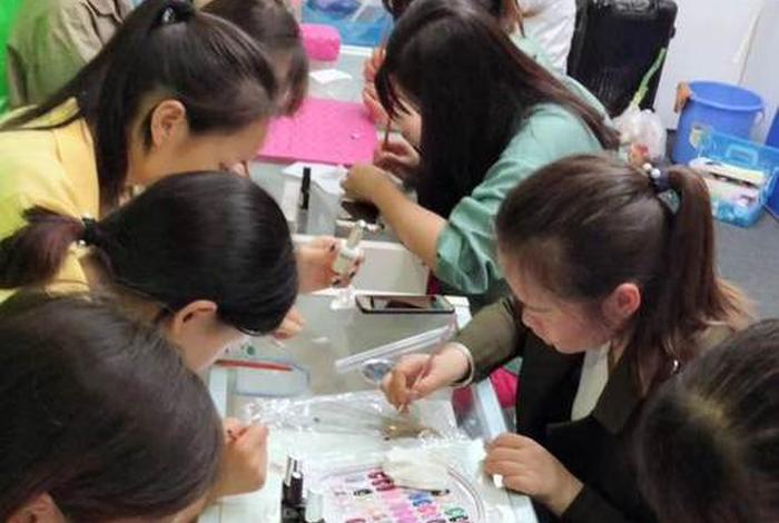 美甲学习；美甲学校美甲培训学校