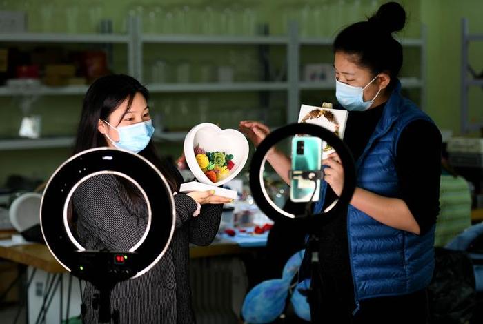 自己在家做直播怎么弄（在家里做直播）