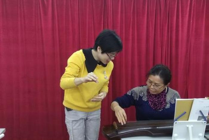 老年人适合学什么兴趣班、老年人适合学什么兴趣班比较好