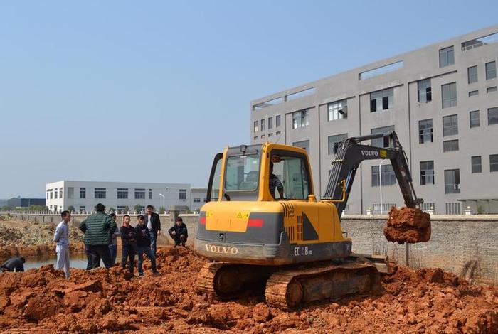 萍乡哪里可以学习挖掘机 萍乡挖机培训学校