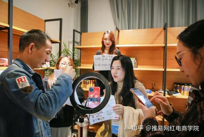 学带货主播培训需要多少钱，直播带货培训班要学多久