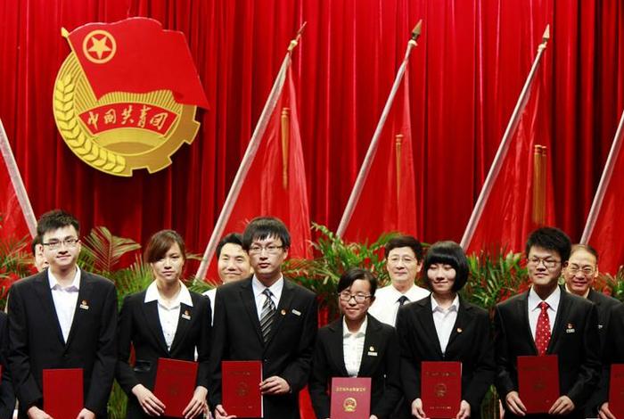 团学