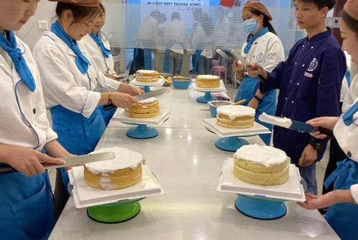 广州学习烘焙培训（广州哪里有烘焙学校学费多少）
