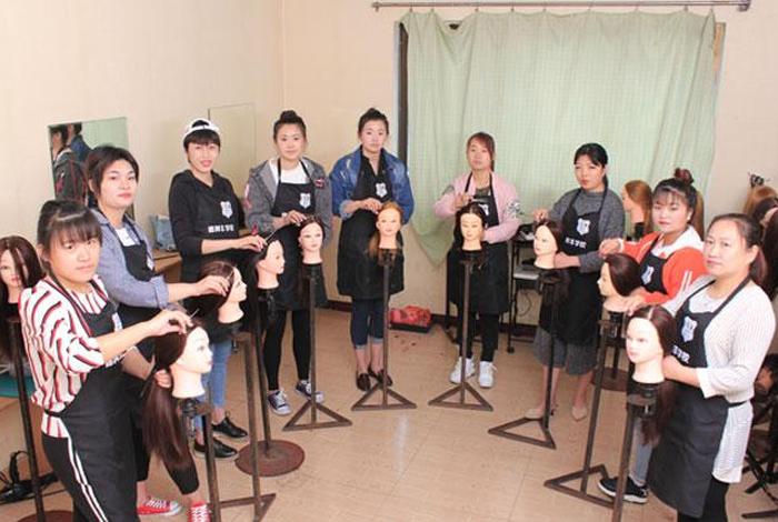 学理发培训班哪里学（学理发培训班哪里学最好）