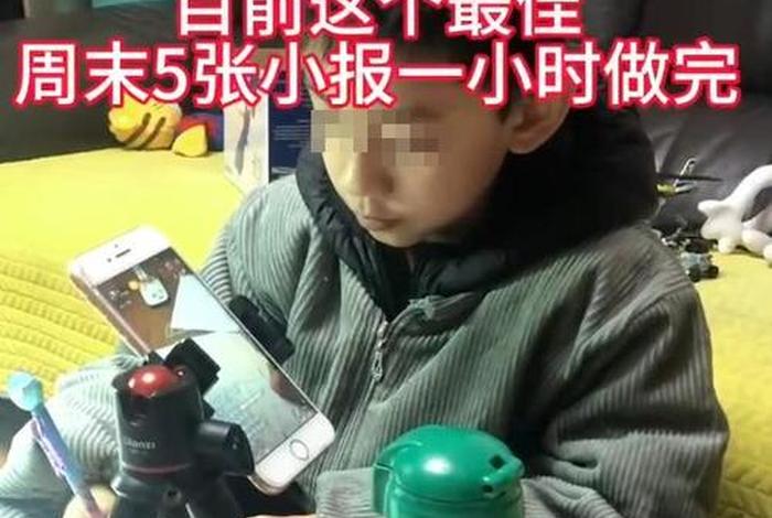 周末家长监督孩子学习、家长监督孩子做作业的图片