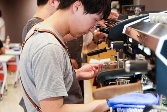 学习咖啡烘焙去哪个培训机构好 咖啡烘焙学徒