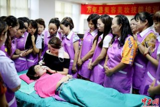 丽人化妆学习；丽人丽妆管理培训生