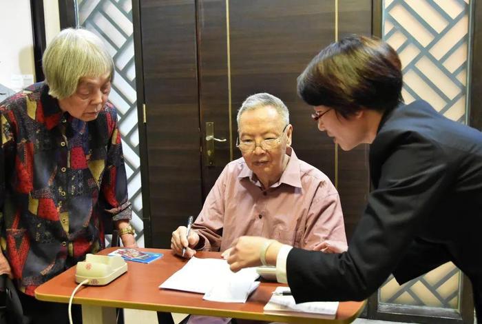 学习卢永根先进事迹申论；卢永根事迹申论作文