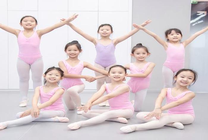 学习芭蕾舞需要多少学费（学芭蕾舞费用高吗）