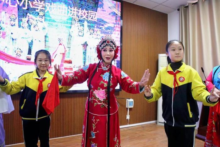 学戏学校（学戏要学多久）