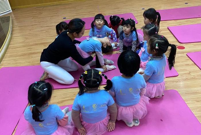 学习跳舞视频，跳舞的视频小学生