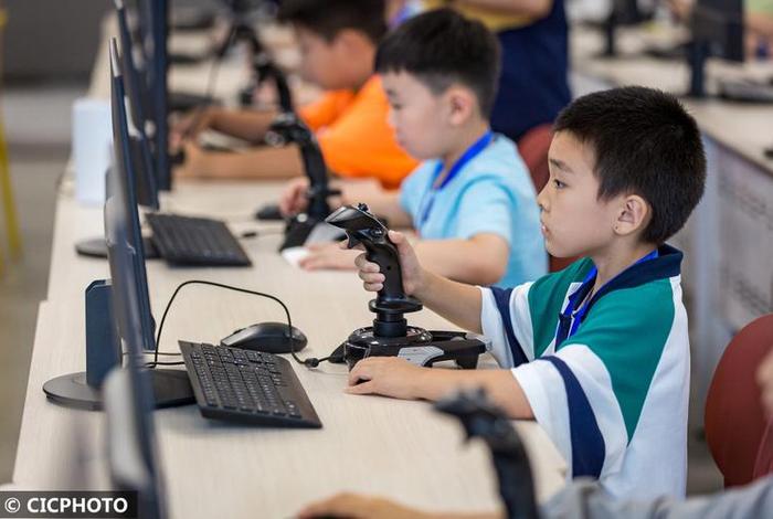 学习运动两不误（劳动锻炼两不误）