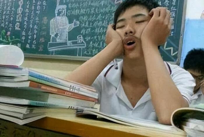 学生上课睡觉原因及对策（克服上课瞌睡的小妙招）