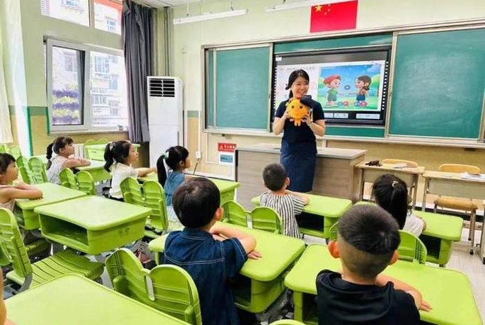 一年级的学校简单，一年级里的学校