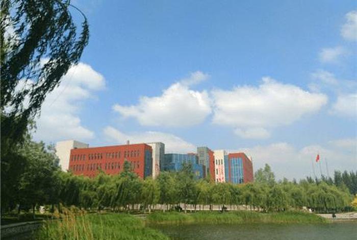 巩固学校的吸引力；学校吸引你的地方