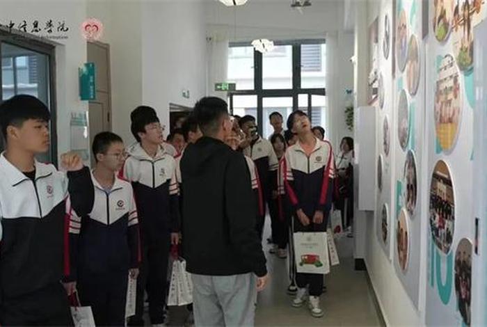 巨子学校毕业典礼；巨子中学排名