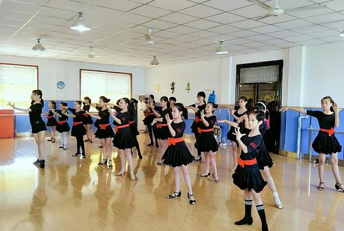 学习拉丁舞能给孩子带来什么，拉丁舞能给孩子未来带来什么