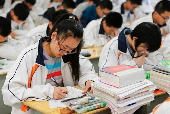 高三学生压力大怎么开导，高三学生压力大家长怎么疏导