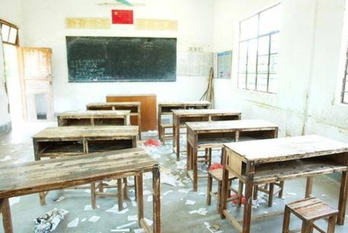 小学的学校很破旧 破旧的老学校