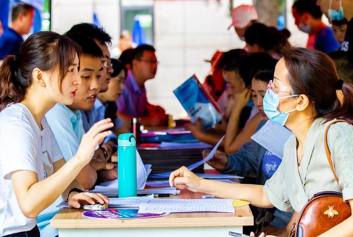 去学校咨询图片（去一个学校应该怎么咨询）
