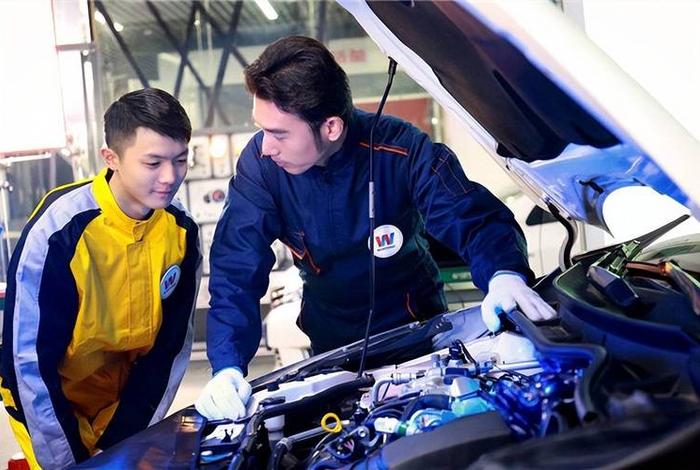 现在技校学什么专业最好；男孩子学什么技术最好以后有发展